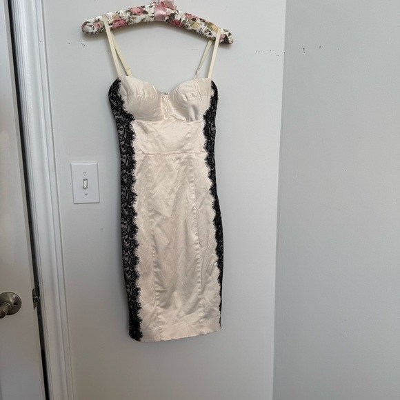 Vintage Y2K guess Cream and Black Lace Dress 1 - Picture 2 of 8